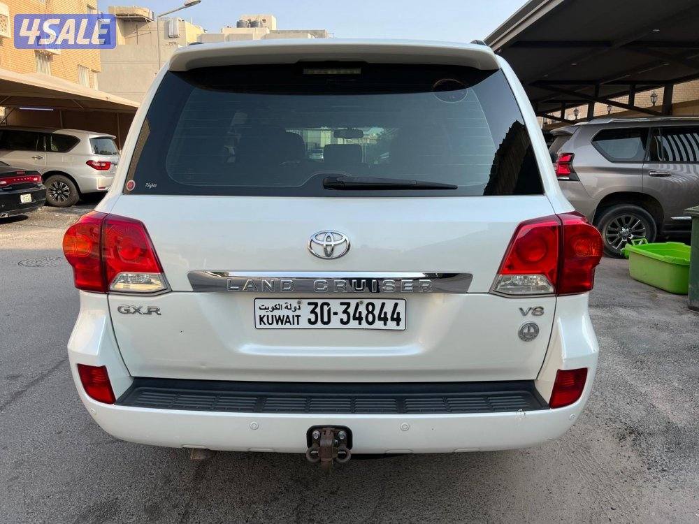 للبيع لاند كروزر موديل 2014  سيرفسات وكاله وقابل للمساومة3