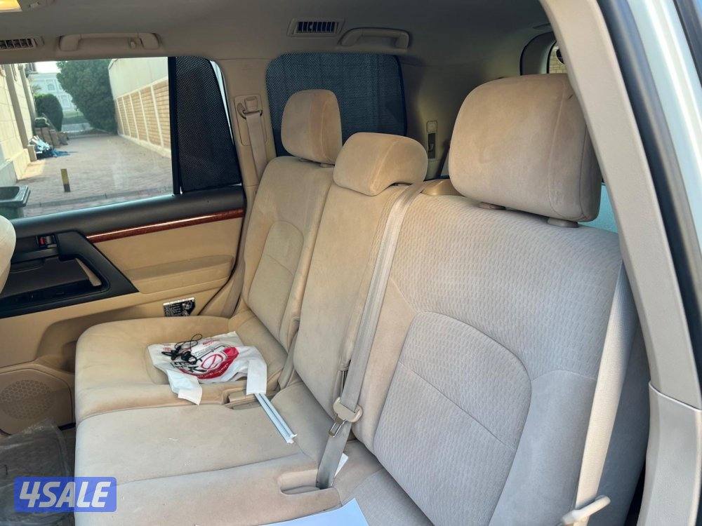 للبيع لاند كروزر موديل 2014  سيرفسات وكاله وقابل للمساومة5