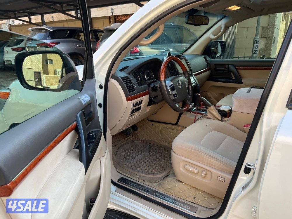 للبيع لاند كروزر موديل 2014  سيرفسات وكاله وقابل للمساومة7