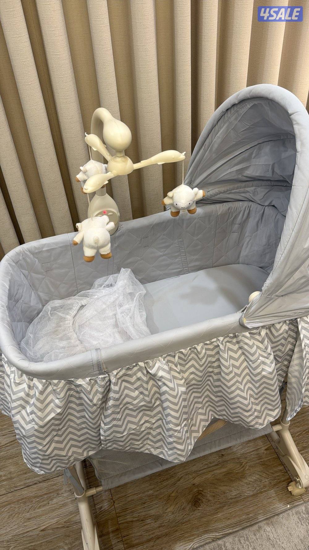 للبيع سرير اطفال مستعمل شبة جديد3