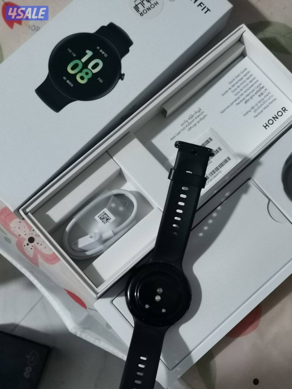 لمحبي النوادر#ايفون 3gs مقفول أمريكي وساعة هونر واتش فيت و سماعة هونرX4