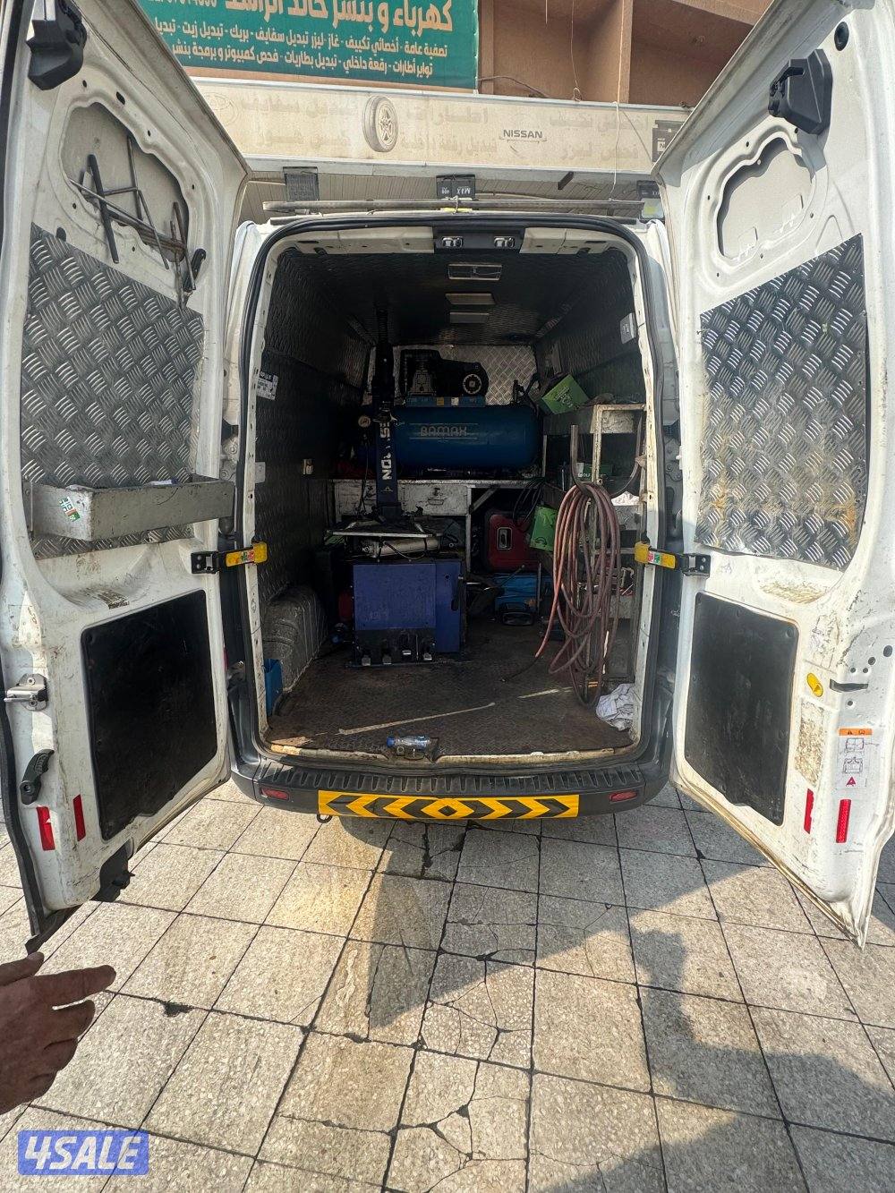 للبيع كراج وبنشر متنقل مجهز بالكامل فورد فان ترانزيت موديل 20211