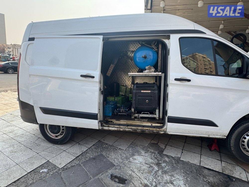 للبيع كراج وبنشر متنقل مجهز بالكامل فورد فان ترانزيت موديل 20212