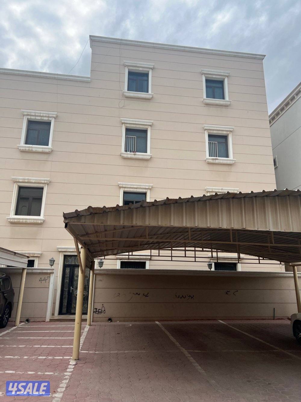 للايجار شقه ارضيه في هديه ودور في الرقه وشقه بالمنقف0