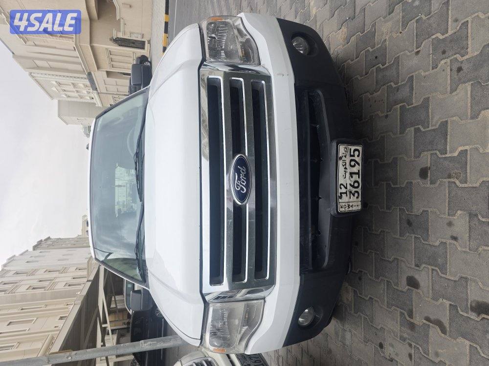 للبيع موديل 2013 ماشي 149الف0