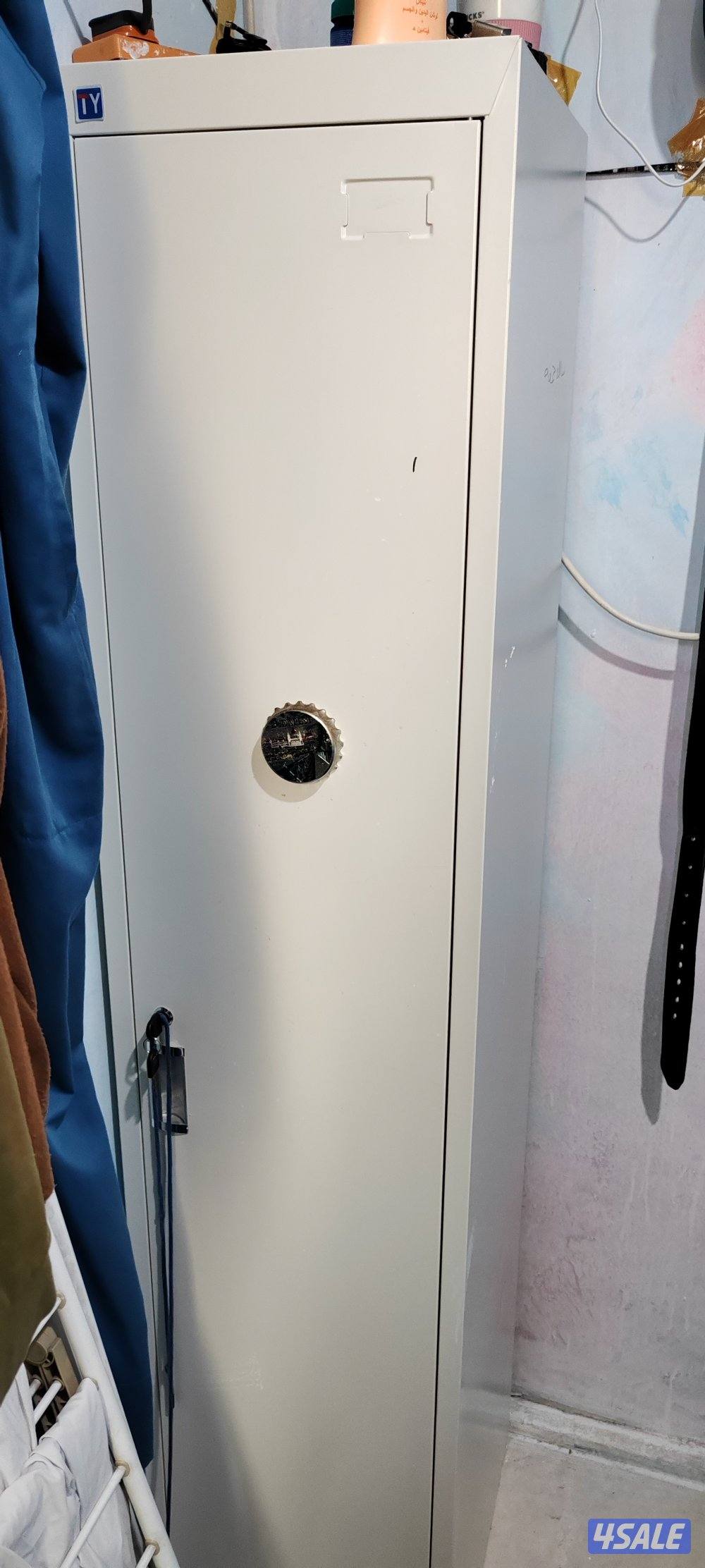 تلفزيون 32 بوصه اسمارت ثلاجه صغير سرير شخص واحد دولاب حديد وشخص واحد2