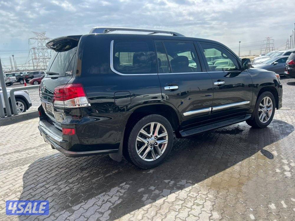 لكزس LX570 S  موديل 2015 ماشى 326.000 k.m  وارد الساير. صبغ وكالة3