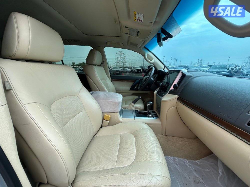 تويوتا لاند كروزر GX.R-V8
موديل 2016
ماشى 309.000 k.m 
وارد الساير .4