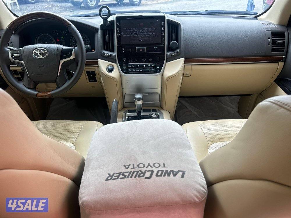 تويوتا لاند كروزر GX.R-V8
موديل 2016
ماشى 309.000 k.m 
وارد الساير .7