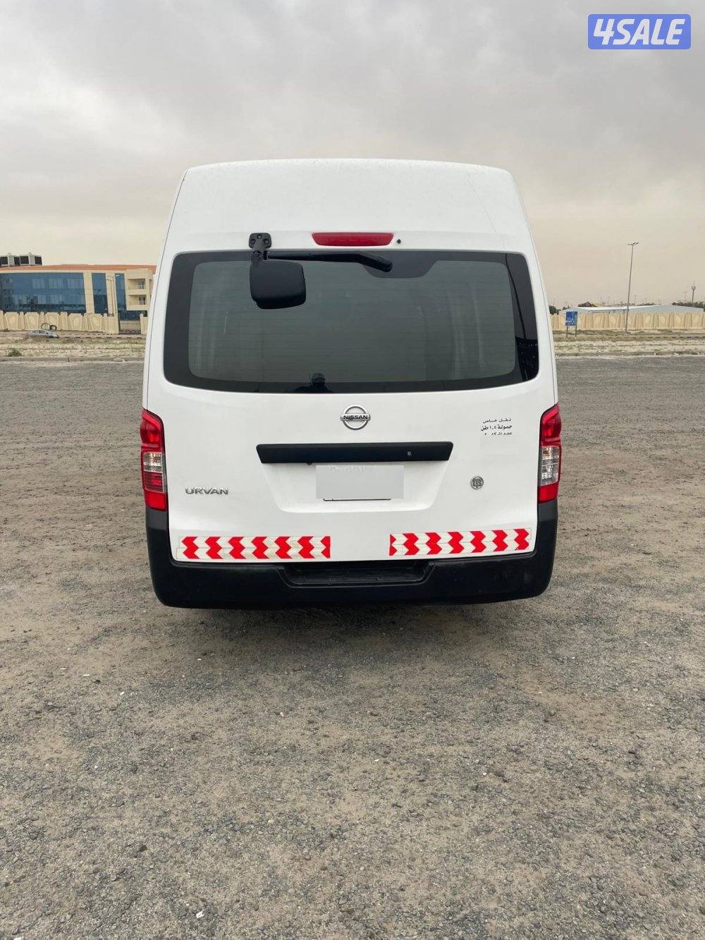 فان 2022 سقف عالي Nissan Urvan box bus1