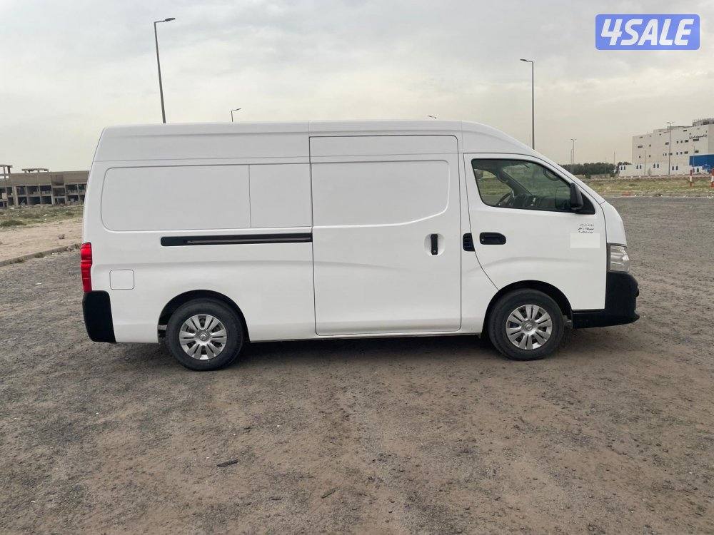 فان 2022 سقف عالي Nissan Urvan box bus3