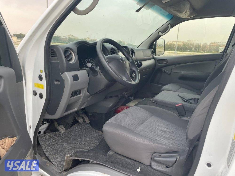 فان 2022 سقف عالي Nissan Urvan box bus6
