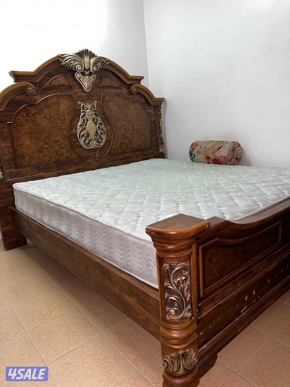 2 Bedroom furniture sets for sale in almost new condition.1