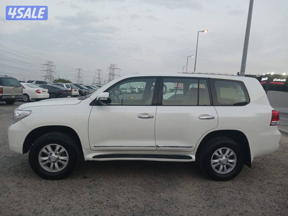 للبيع لاندكروزر قير عادى موديل ٢٠١٠2