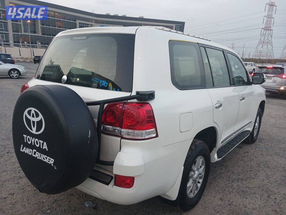 للبيع لاندكروزر قير عادى موديل ٢٠١٠4