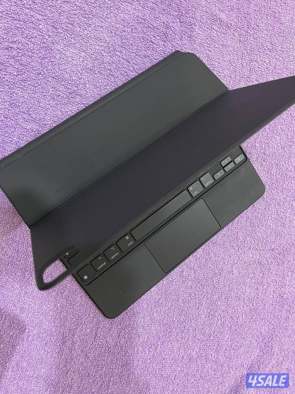 للبيع كيبورد ابل ماجيك الاصلي حجم 12.9 انش نظيف وشغال تمام0