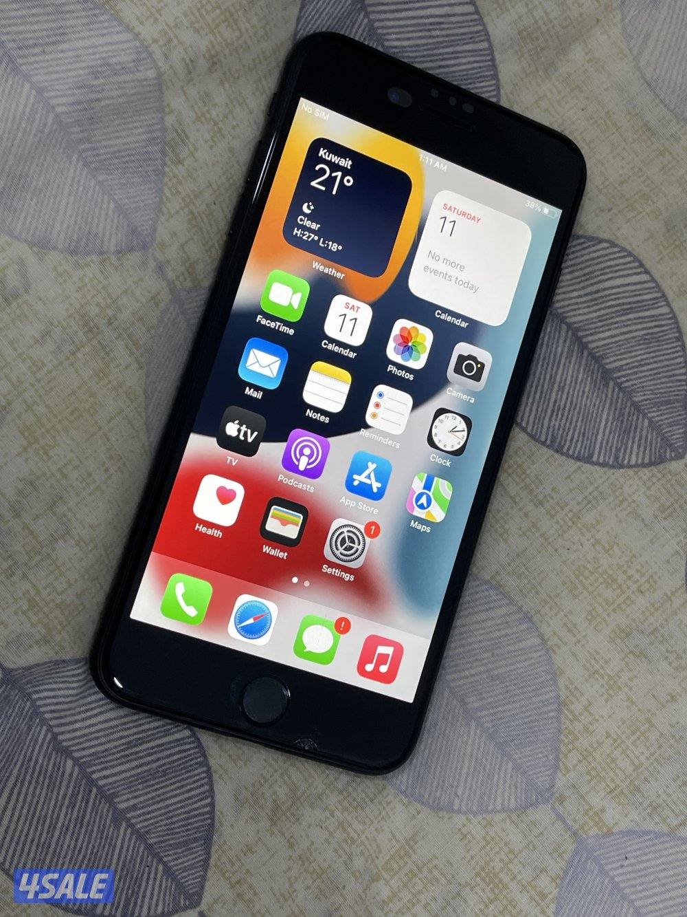 ايفون 7 بلس اسود 128 جيجابايت بطارية 100 نظيف وشغال تمام مع الكفر0
