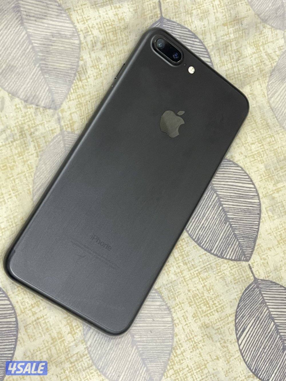 ايفون 7 بلس اسود 128 جيجابايت بطارية 100 نظيف وشغال تمام مع الكفر2