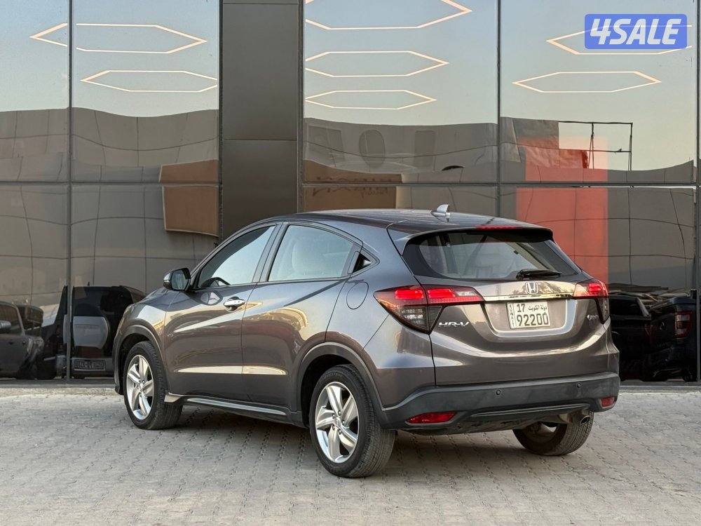 HONDA HR-V _2020 عداد 30 الف فقط3