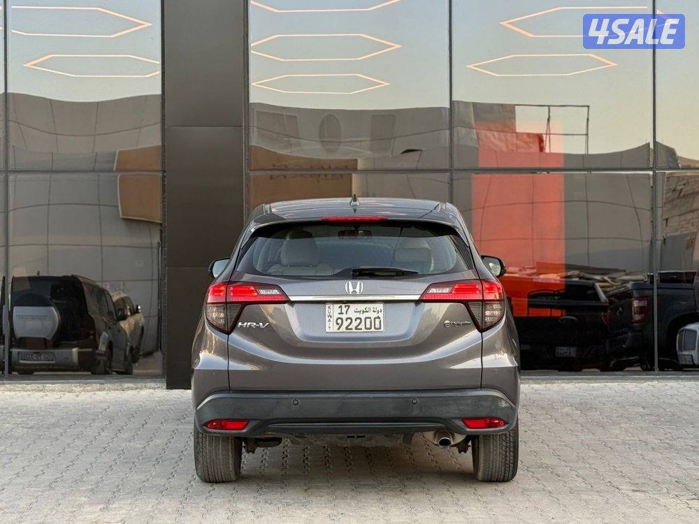 HONDA HR-V _2020 عداد 30 الف فقط5