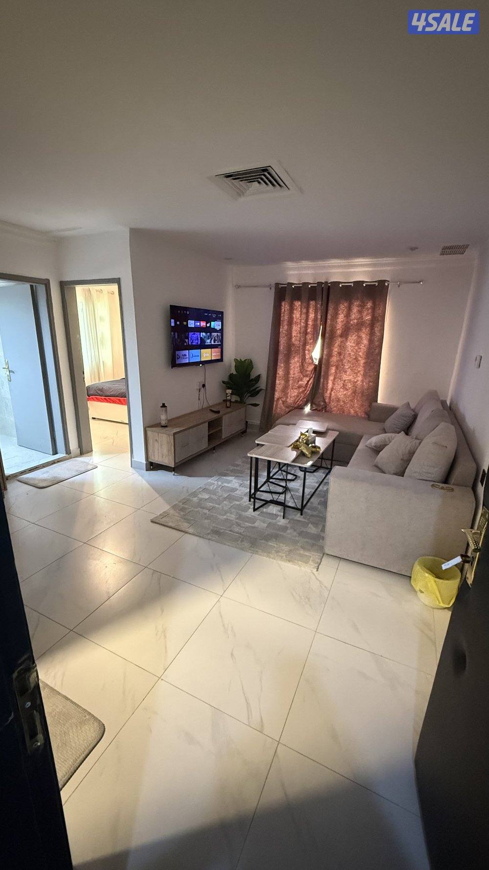 يوجد لدينا شقق الايجار غرفة وصالة ومطبخ وحمام خلو وفاضي يوجد باركن 🚘🚙2