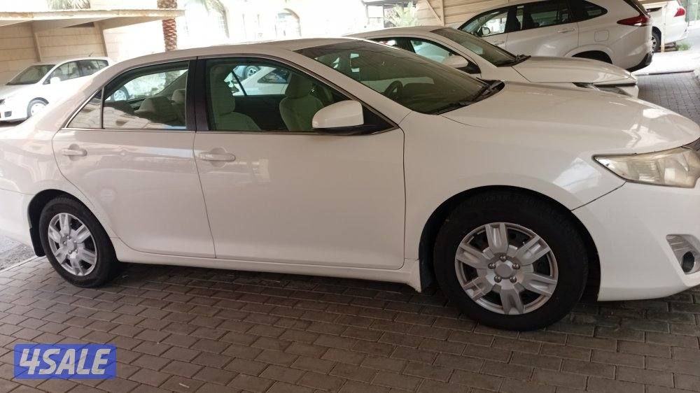 للبيع كامري موديل ٢٠١٥ صبغ الوكاله ماشيه ٢٣٠4