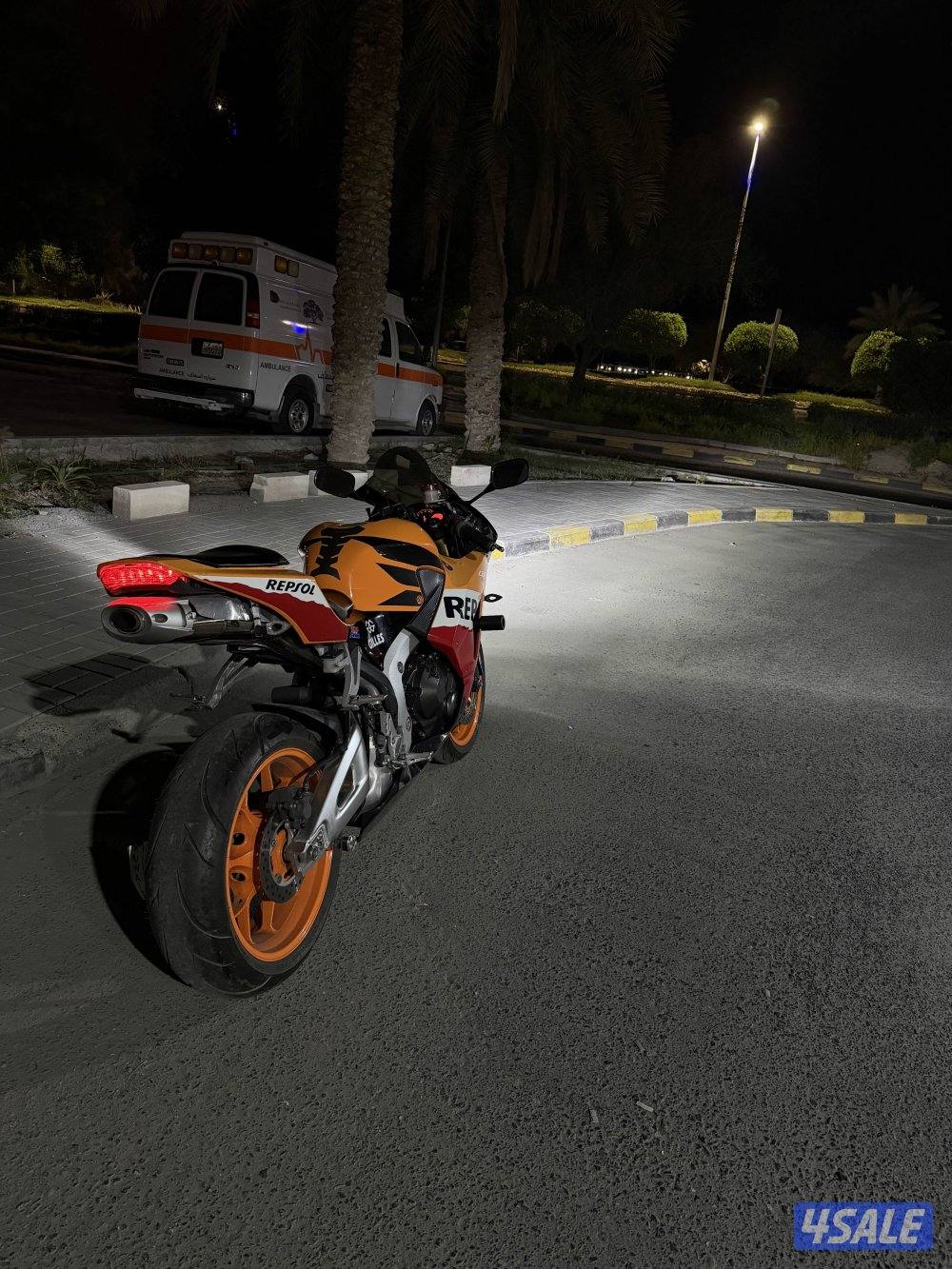 Honda CBR 600RR 2013 Respsol edition1