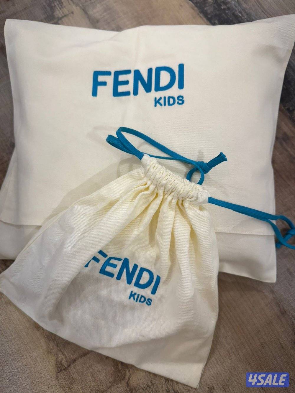 لفة مواليد مع كاب فندي Fendi اصلي من الافنيوز2