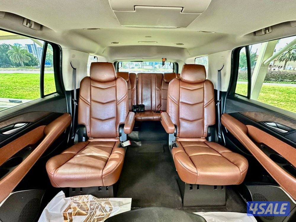 كاديلاك اسكاليد - الموديل:2017 - العداد:18111