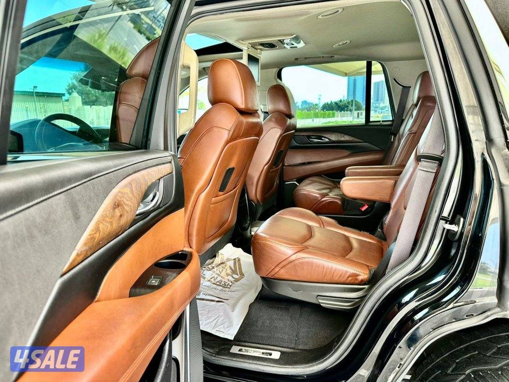 كاديلاك اسكاليد - الموديل:2017 - العداد:18113