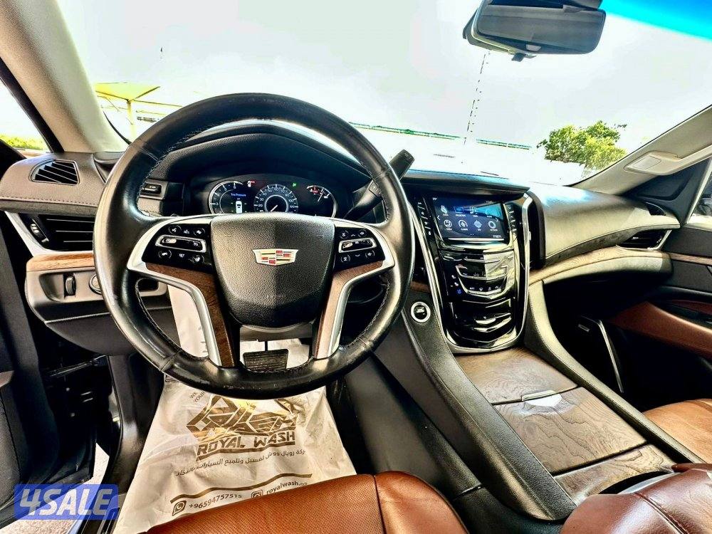 كاديلاك اسكاليد - الموديل:2017 - العداد:18115