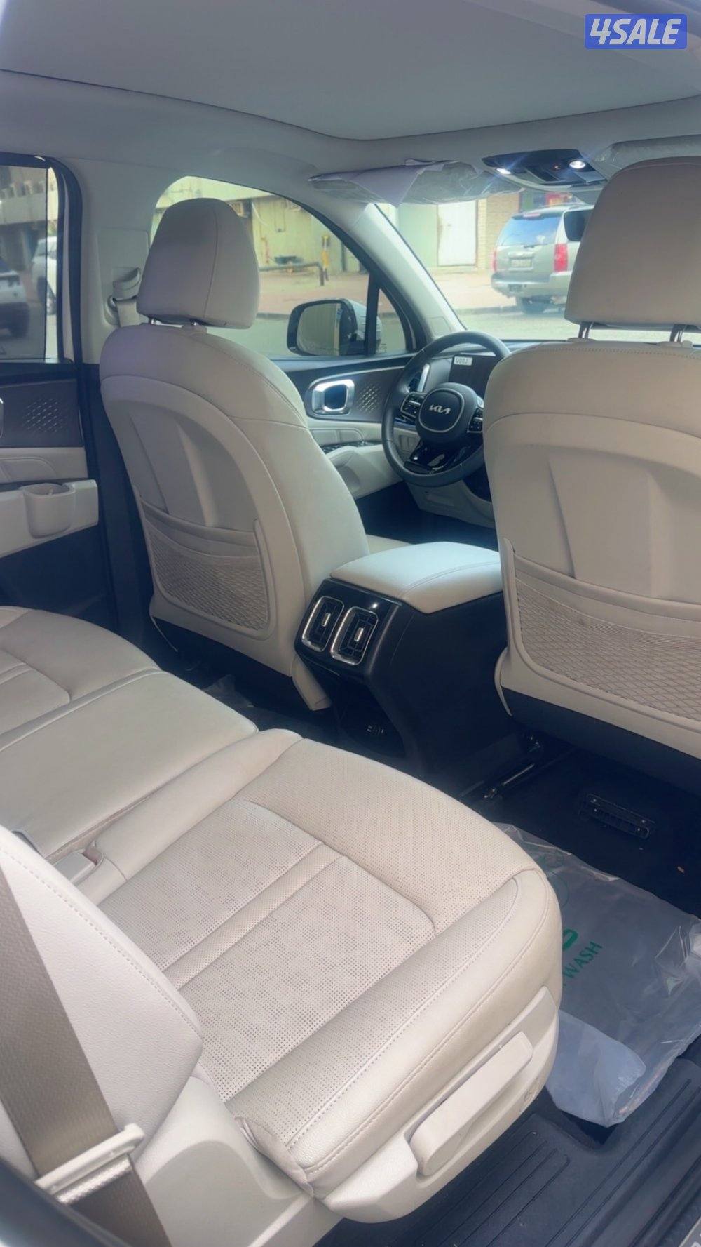 للبيع كيا سيرنتو٢٠٢٥ماشي ١٩ الفئه الثانيه جلد فل حمايه وتظليل نظيف جداً2