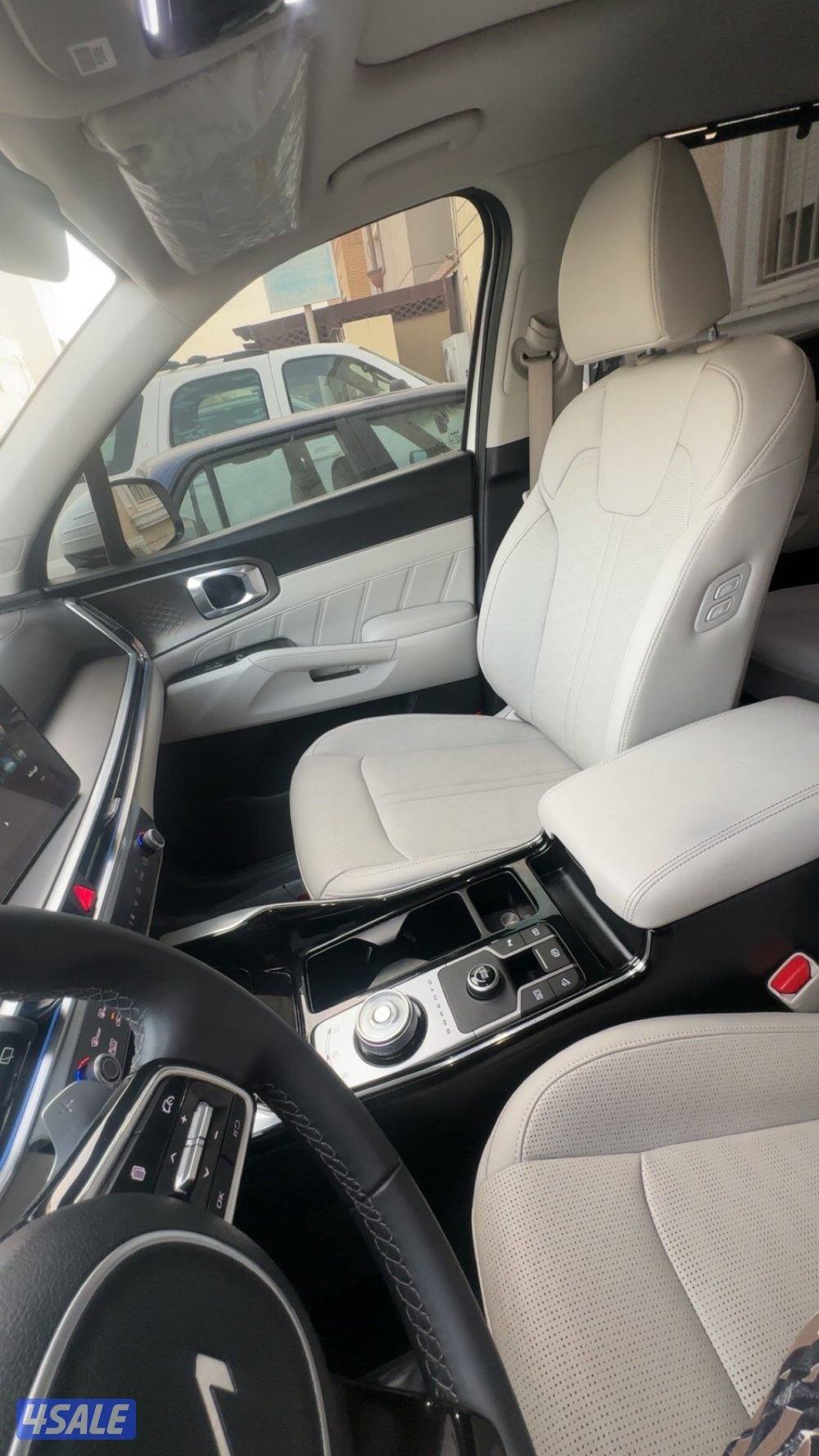 للبيع كيا سيرنتو٢٠٢٥ماشي ١٩ الفئه الثانيه جلد فل حمايه وتظليل نظيف جداً3