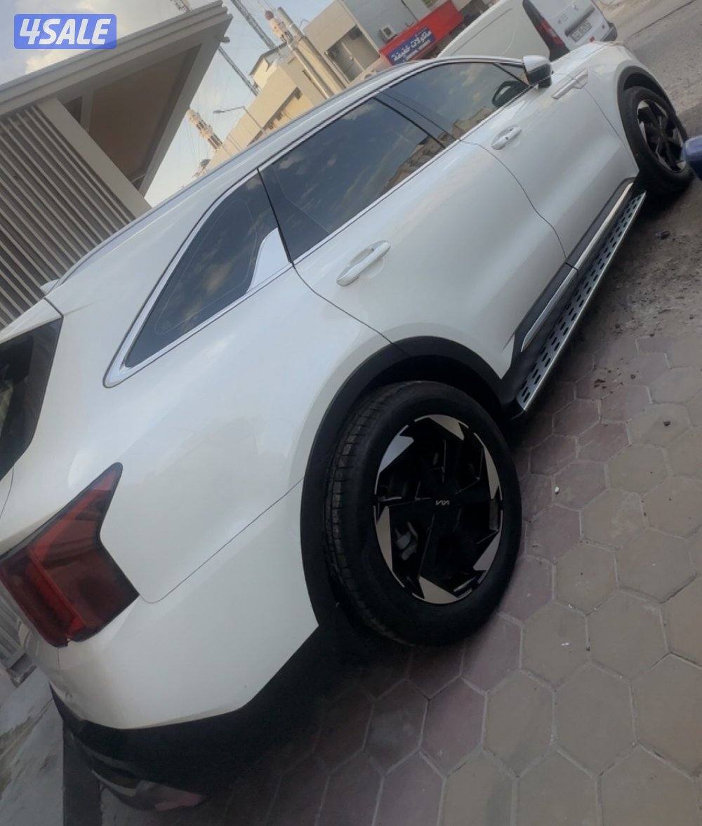 للبيع كيا سيرنتو٢٠٢٥ماشي ١٩ الفئه الثانيه جلد فل حمايه وتظليل نظيف جداً10