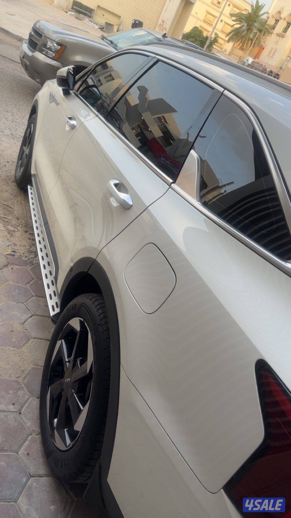 للبيع كيا سيرنتو٢٠٢٥ماشي ١٩ الفئه الثانيه جلد فل حمايه وتظليل نظيف جداً9