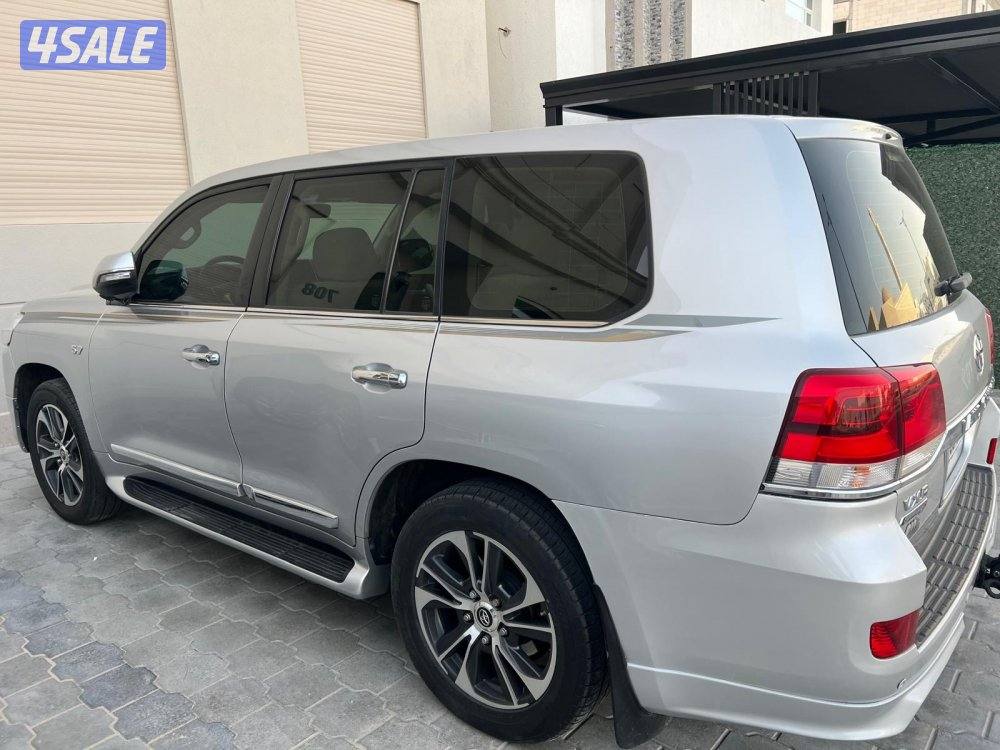 لاندكروزموديل ٢٠٢٠VXR ماشي ٢٢٧ الف شرط الفحص صبغ وكالة0