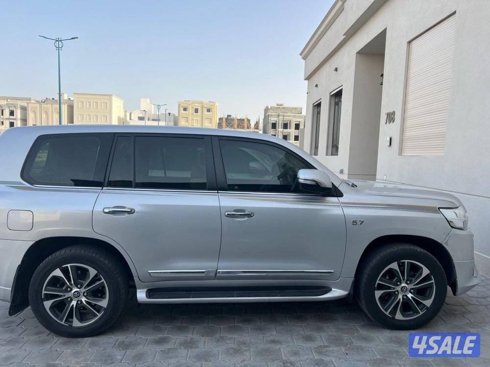 لاندكروزموديل ٢٠٢٠VXR ماشي ٢٢٧ الف شرط الفحص صبغ وكالة3