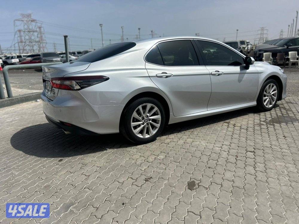 تيوتا كامرى.V4 -LE  موديل 2023 ماشى 103.000 k.m   وارد الساير.2