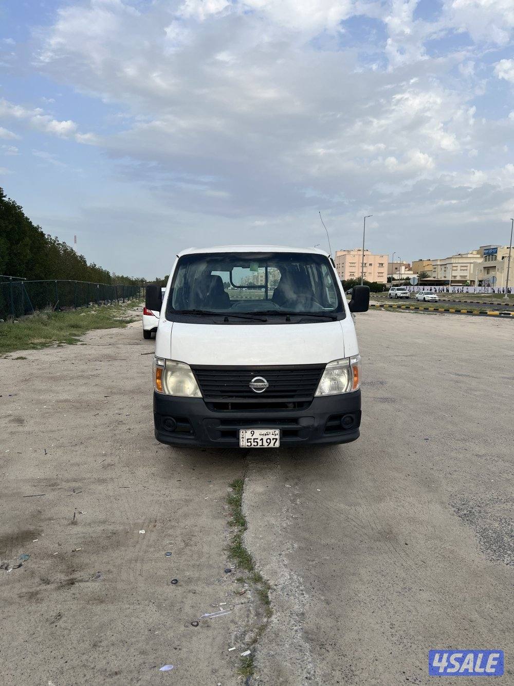 للبيع باص ٢٠١٠ قير عادي1