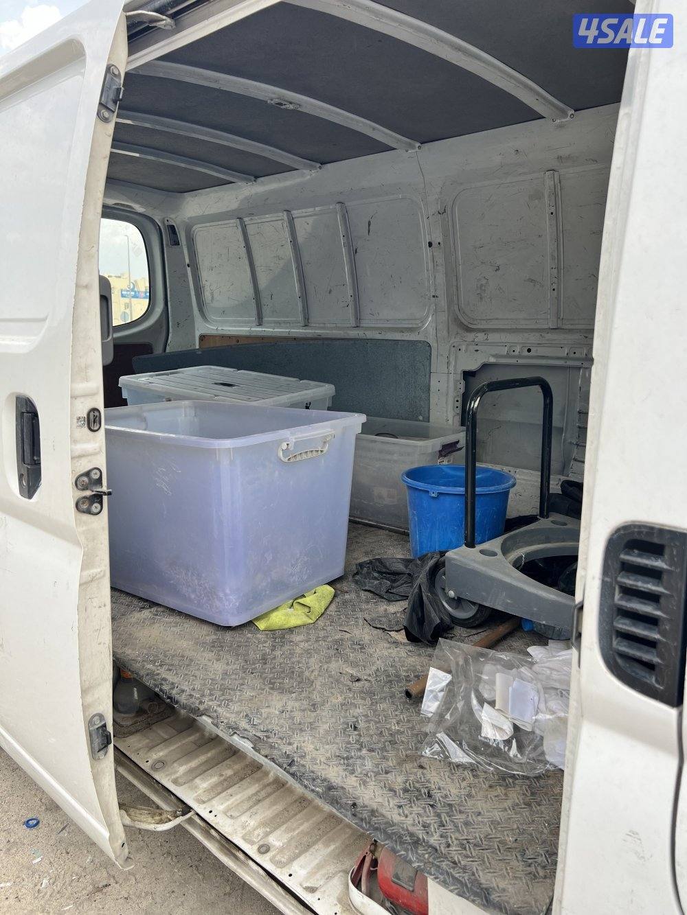 للبيع باص ٢٠١٠ قير عادي2