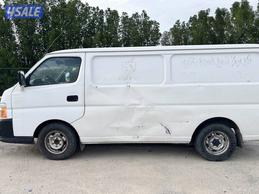 للبيع باص ٢٠١٠ قير عادي3