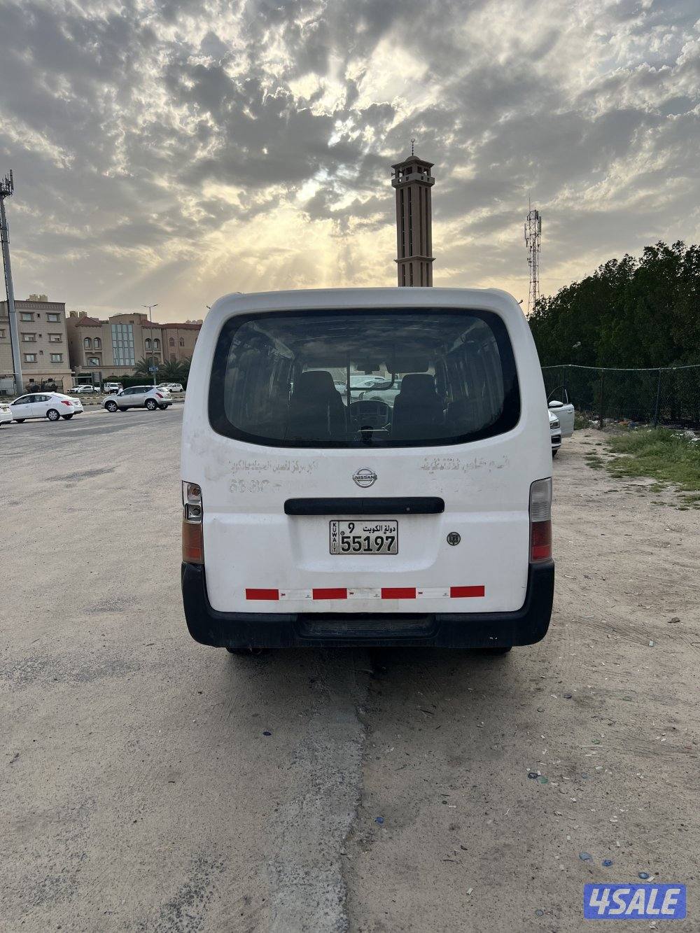 للبيع باص ٢٠١٠ قير عادي4