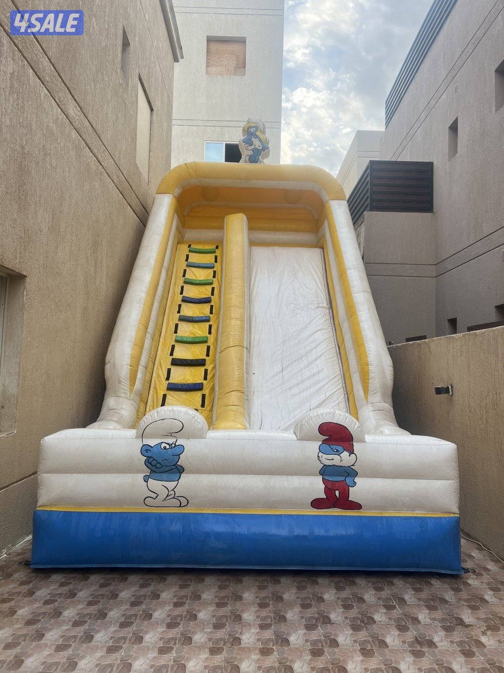 للبيع نطاطيات مستعمل نظيفه اعدد(٥) السنافر عدد (٢)البيع بل حبه أو جمله3