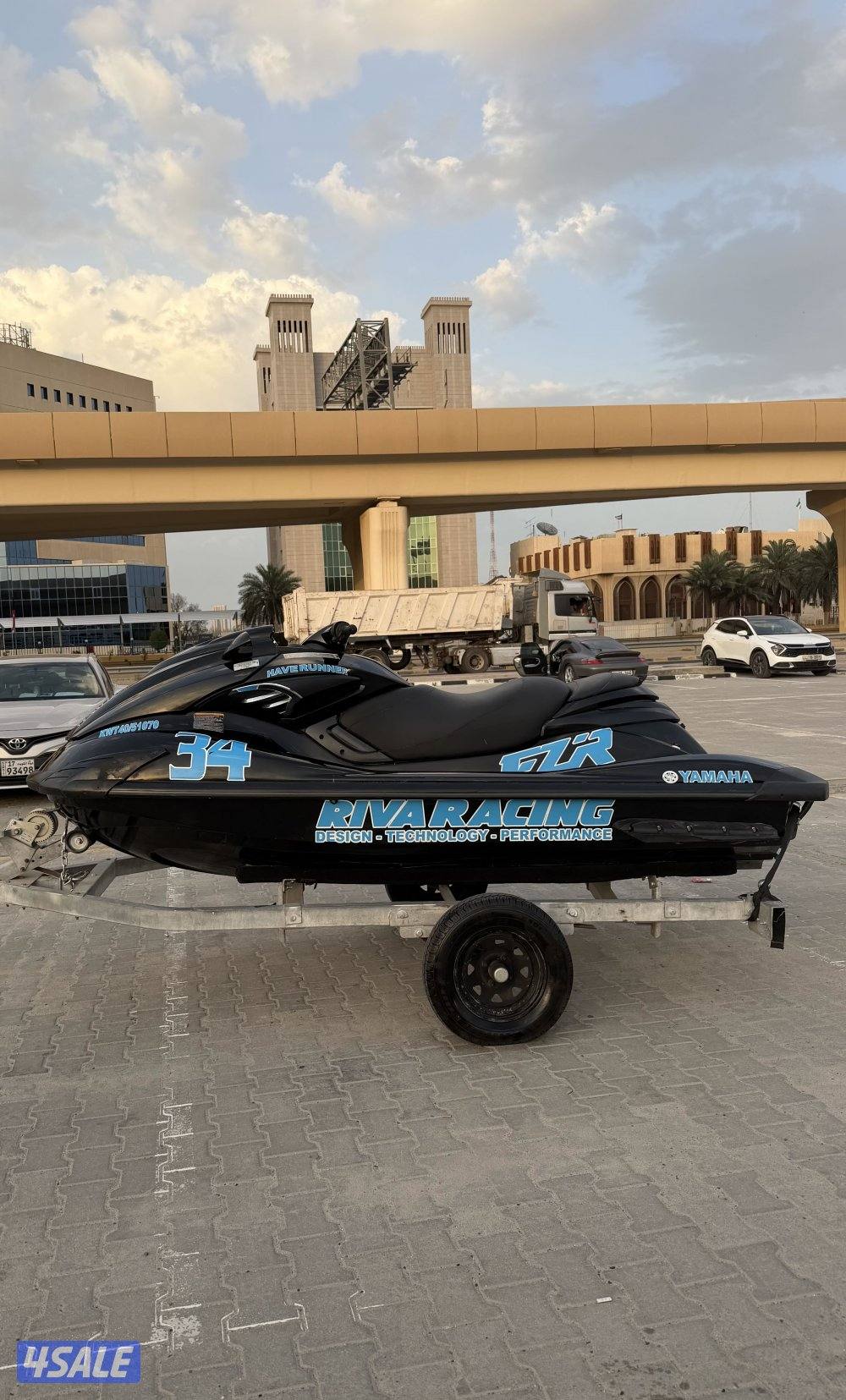 للبيع جتسكي ياماها FZR  2013 ماشي 320 ساعه0