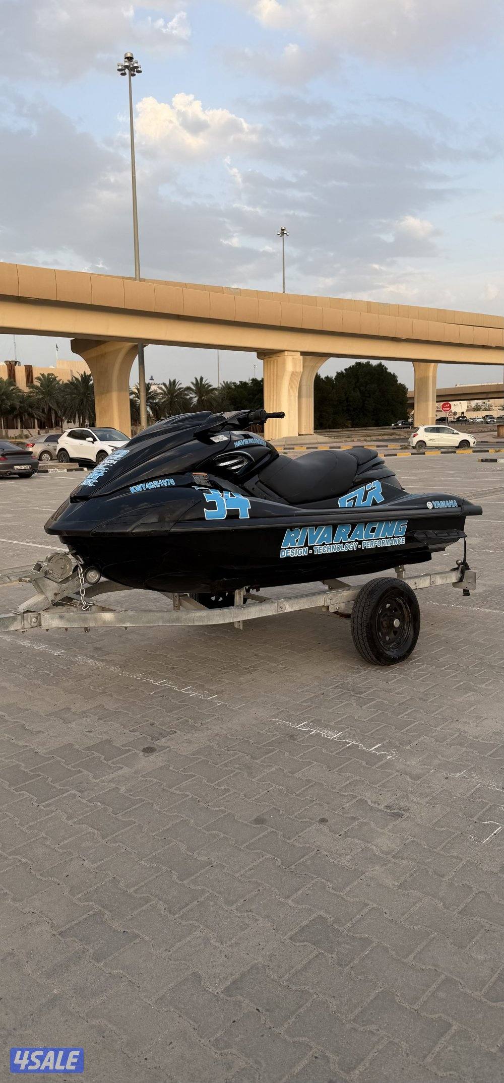 للبيع جتسكي ياماها FZR  2013 ماشي 320 ساعه1