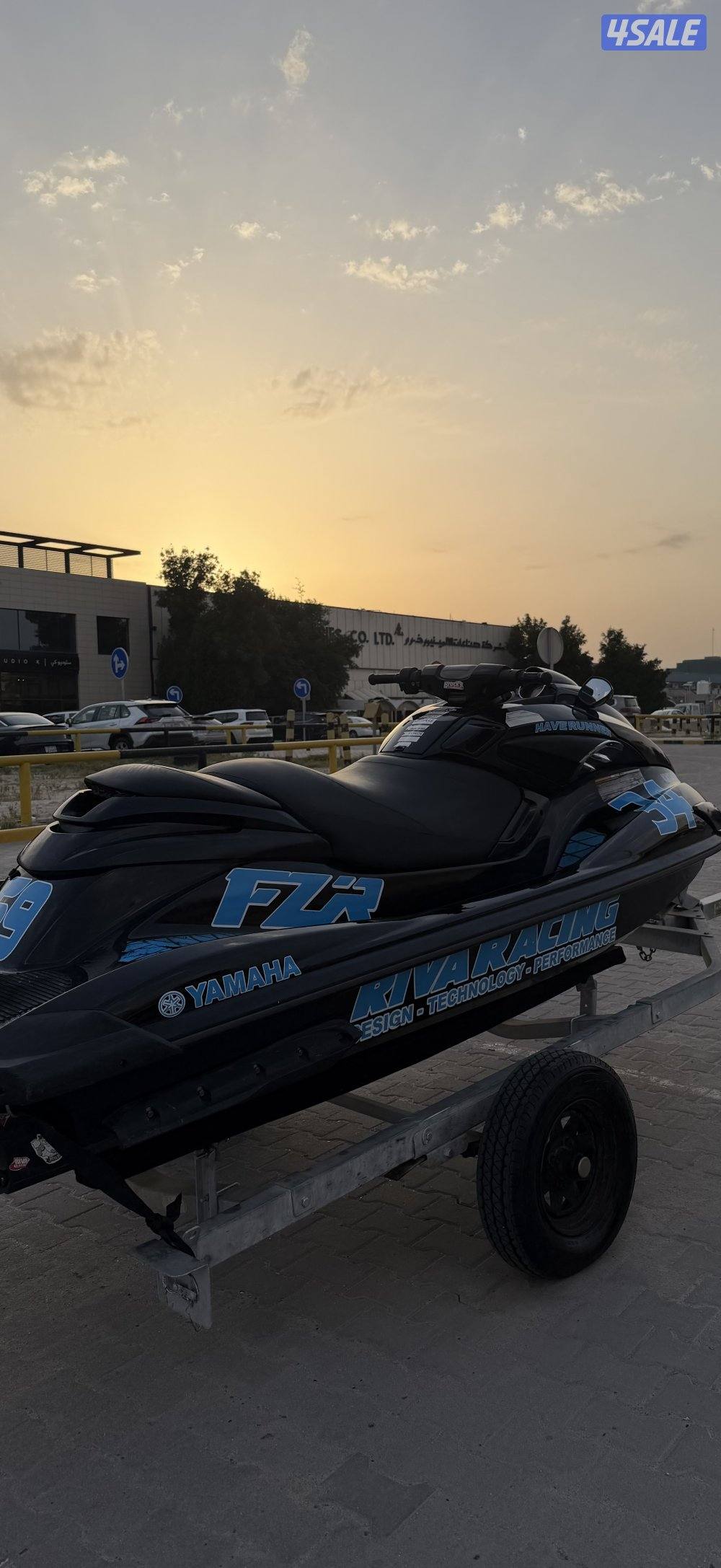 للبيع جتسكي ياماها FZR  2013 ماشي 320 ساعه2