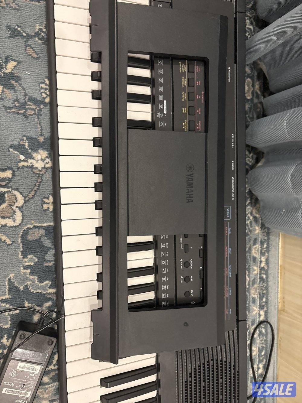 Yamaha psr-e273 مع كامل ملحقاته ما عدا الكرتون بحالة نظيفة1