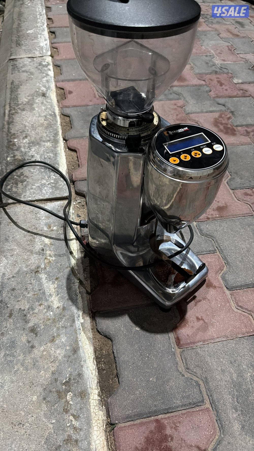 للبيع مكينه قهوى و مطحنه0