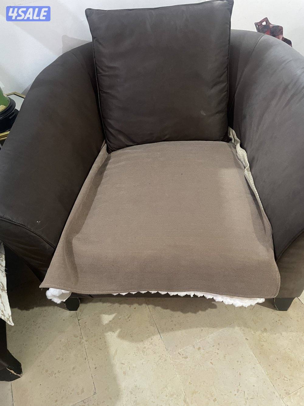 Sofa 3 sofa 2 and chairغير مكسور ومعاه كارفر للقعدات0