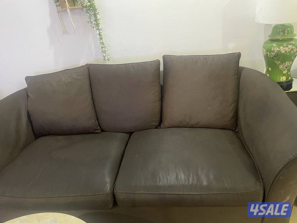Sofa 3 sofa 2 and chairغير مكسور ومعاه كارفر للقعدات1